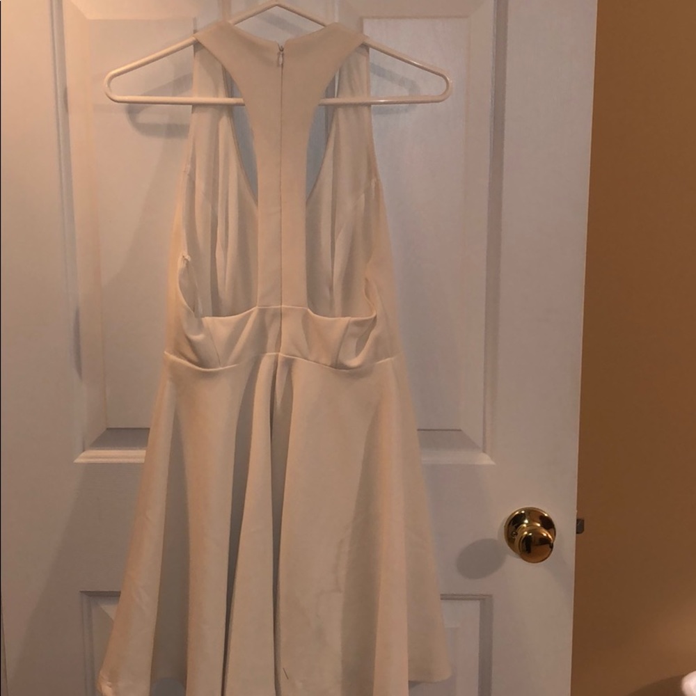 Halter Razorback creme dress - Picture 2 of 3
